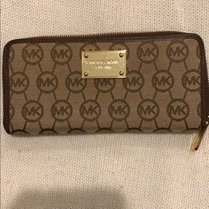 Michael kors  full zip wallet